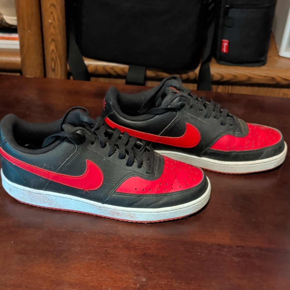 Nike Men's Black and Red Sneakers - Picture 2 of 5